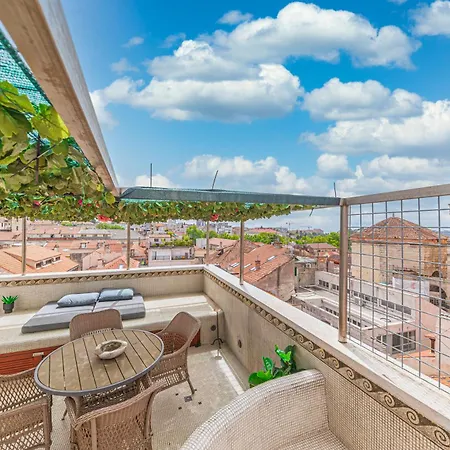 Augubio Penthouse شقة