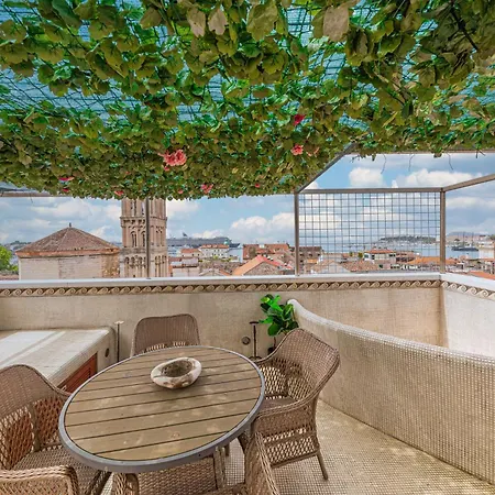 아파트 Augubio Penthouse 스플리트