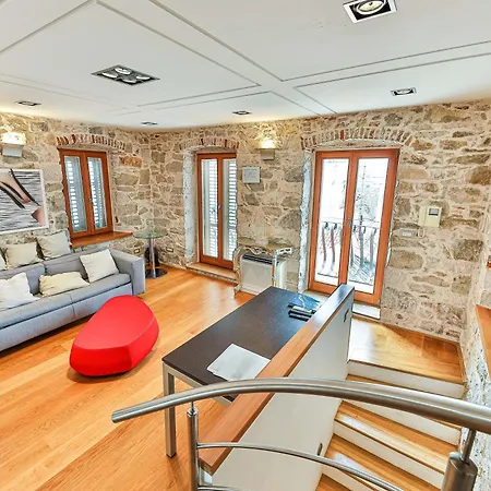 아파트 Augubio Penthouse 스플리트