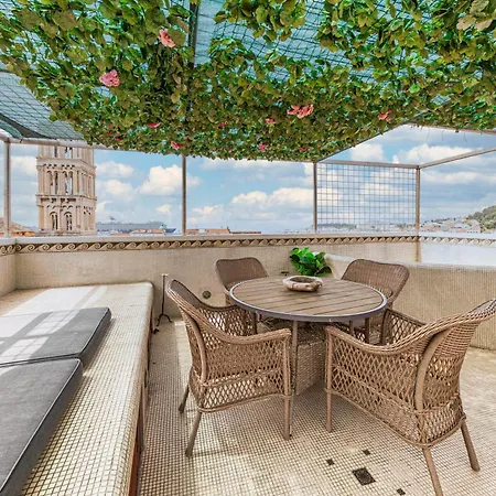 Augubio Penthouse Apartman *