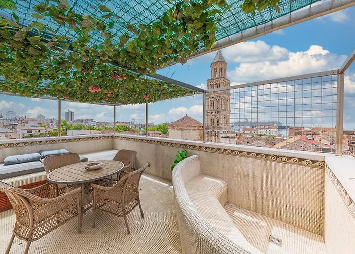 Augubio Penthouse Apartman *